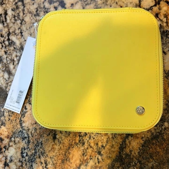 Stoney Clover Lane travel case in Lemon brand new with tags will ship today - Picture 1 of 1
